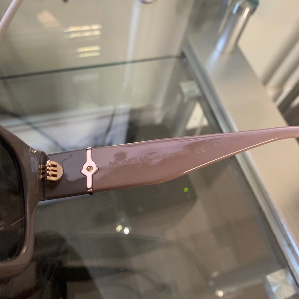 Moncler sunglasses grey women - Picture 4 of 5